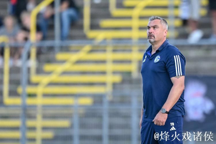 沙尔克主帅：“疫情让我们彼此依靠、团结一致”